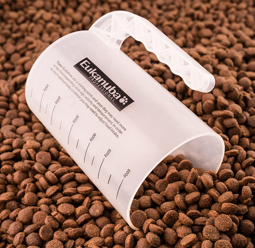 a 600 gram measuring jug in pet food with brand logo and customer instructions